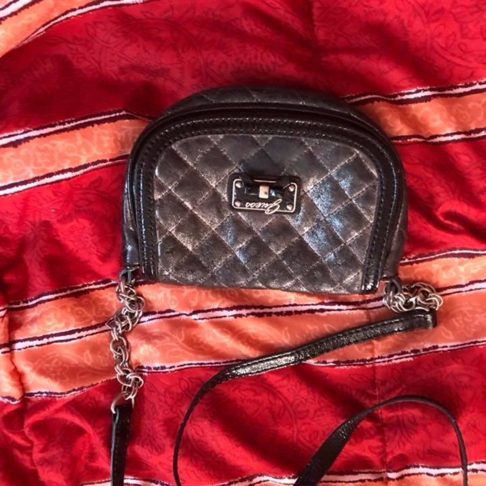Small guess crossbody